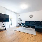 Lit Living - Luxury House - Box Spring - Parking - Exclusive Kitchen *