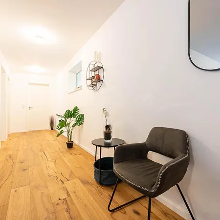 Lit Living - Luxury House - Box Spring - Parking - Exclusive Kitchen *